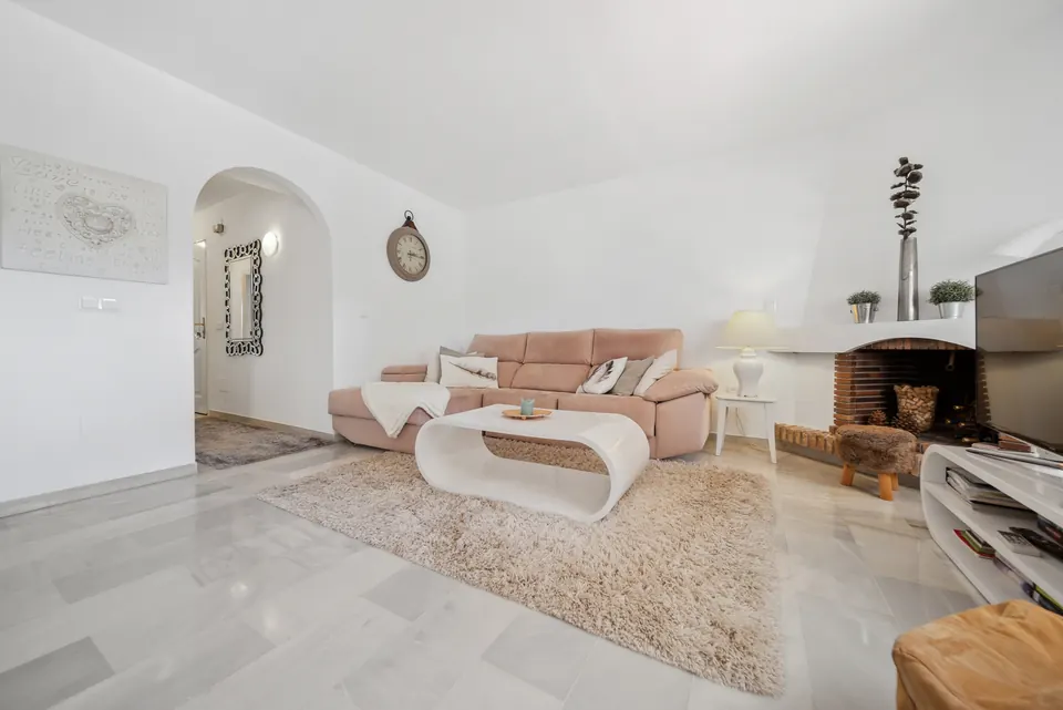 Living room, Suncoaster · 2024 · shoot 2