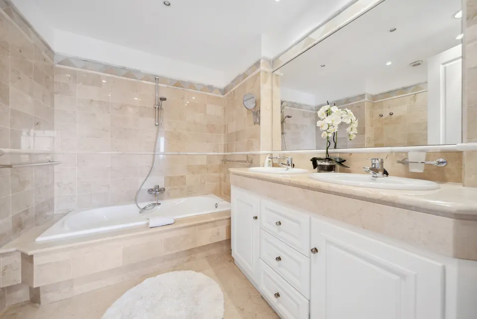 Bathroom, Suncoaster · 2024 · shoot 3