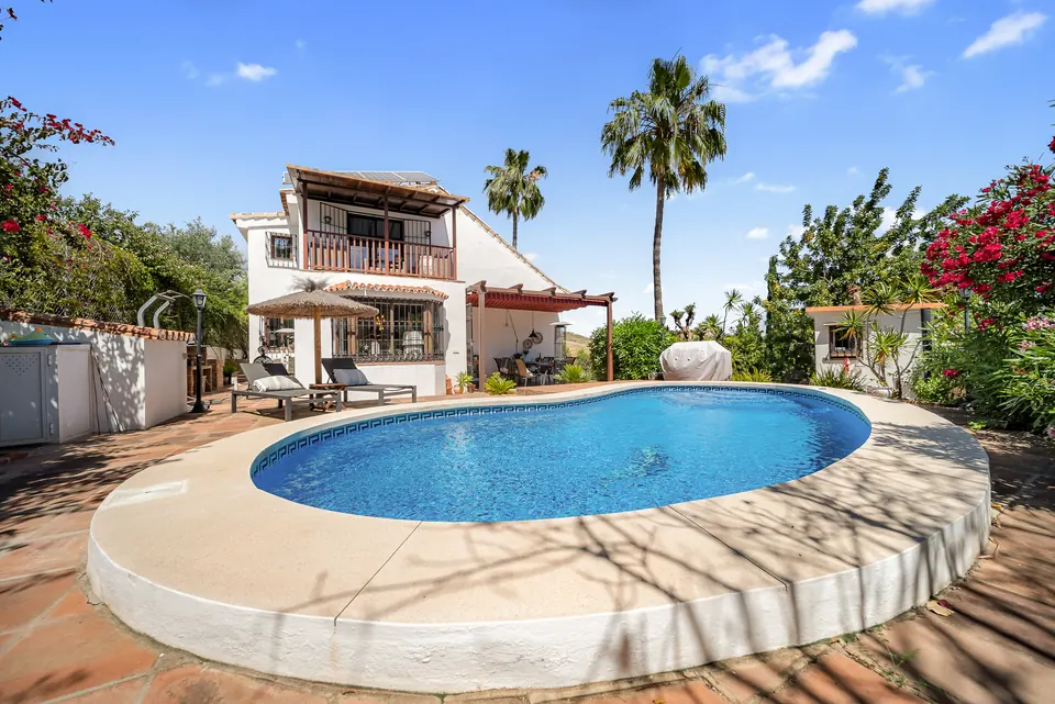 Pool, Costasolrent · 2024 · shoot 2