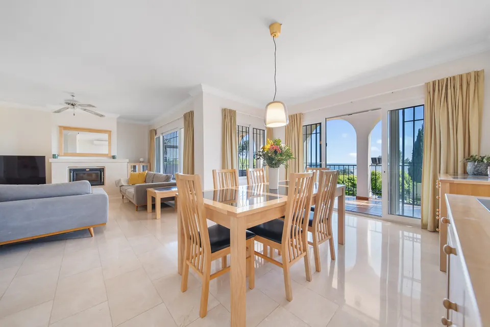 Open plan living and dining, Private owner · 2024