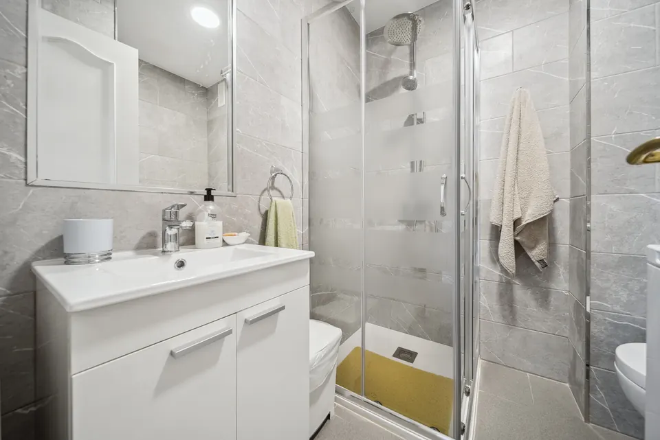 Bathroom, WL Costa Properties · 2024 · shoot 13