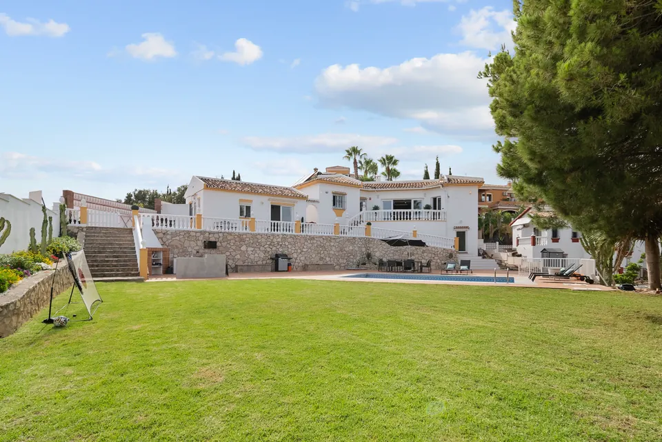 Garden, WL Costa Properties · 2024 · shoot 15