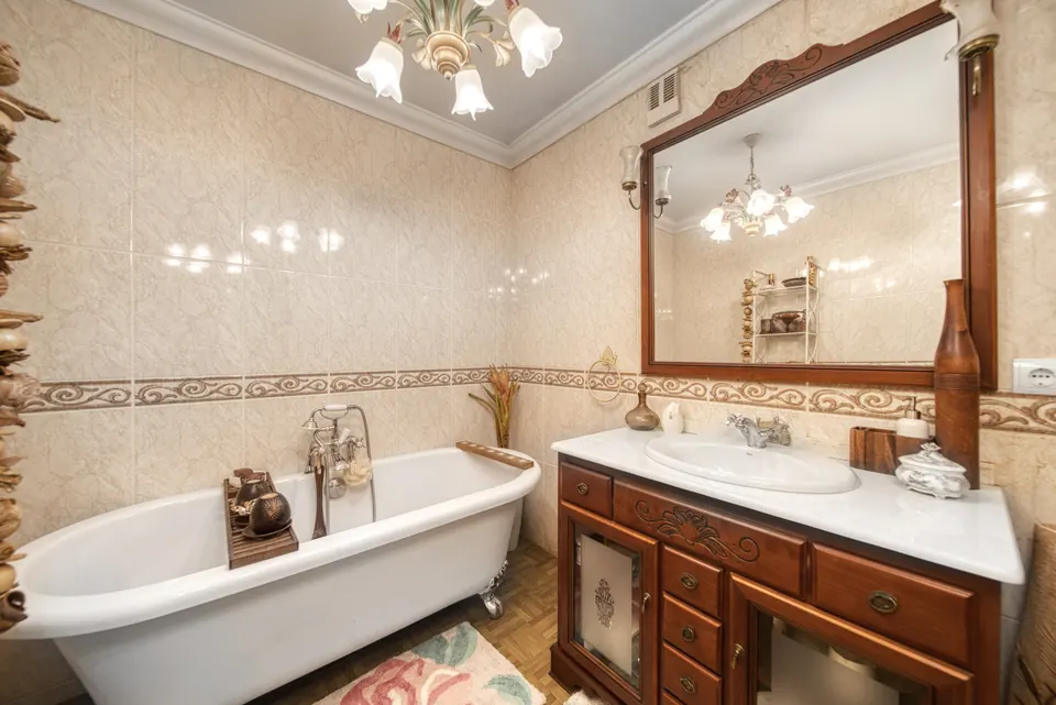 Bathroom, WL Costa Properties · 2024 · shoot 17
