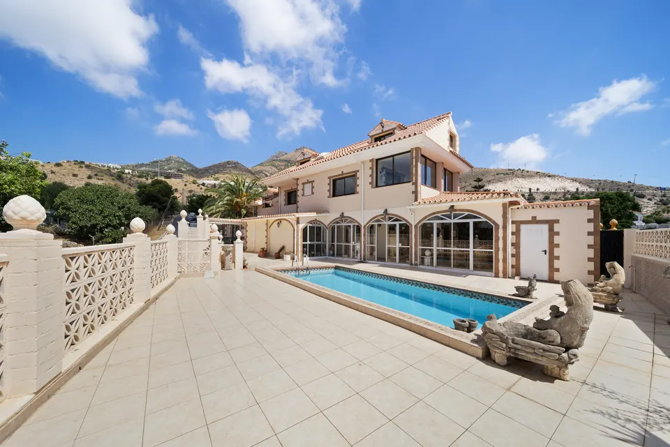 Pool, WL Costa Properties · 2024 · shoot 17