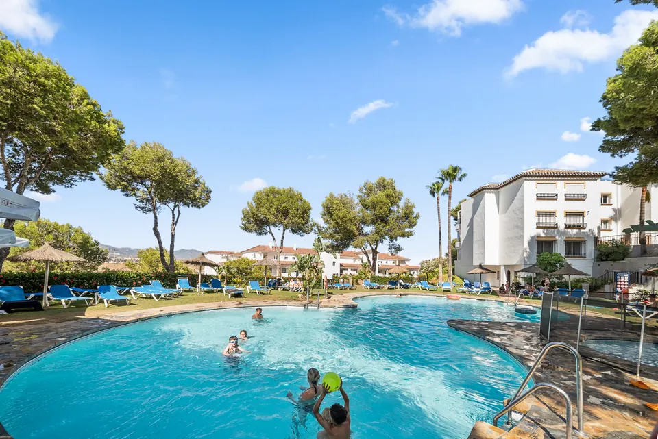Pool, Costasolrent · 2024 · shoot 5