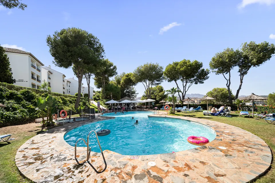 Pool, Costasolrent · 2024 · shoot 5