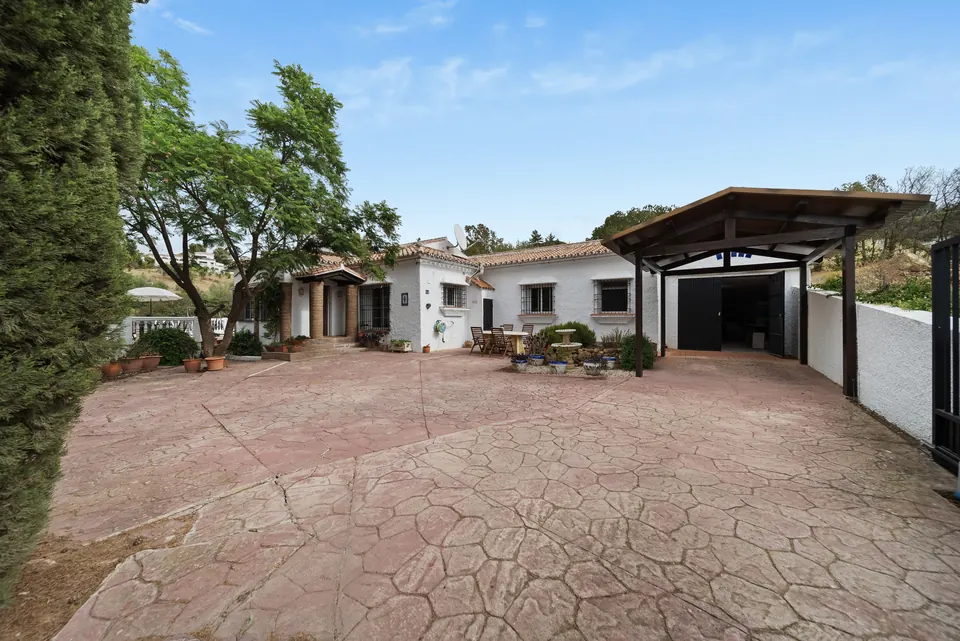 Exterior, WL Costa Properties · 2024 · shoot 22