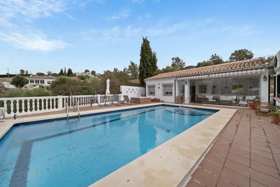Pool, WL Costa Properties · 2024 · shoot 22