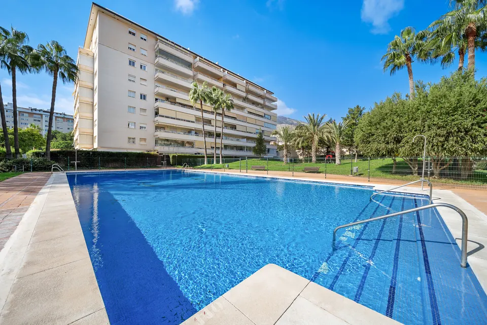 Pool, WL Costa Properties · 2024 · shoot 24