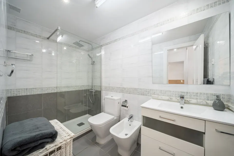 Bathroom, WL Costa Properties · 2024 · shoot 24