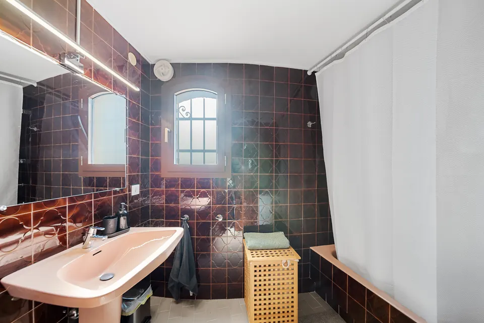 Bathroom, WL Costa Properties · 2024 · shoot 25