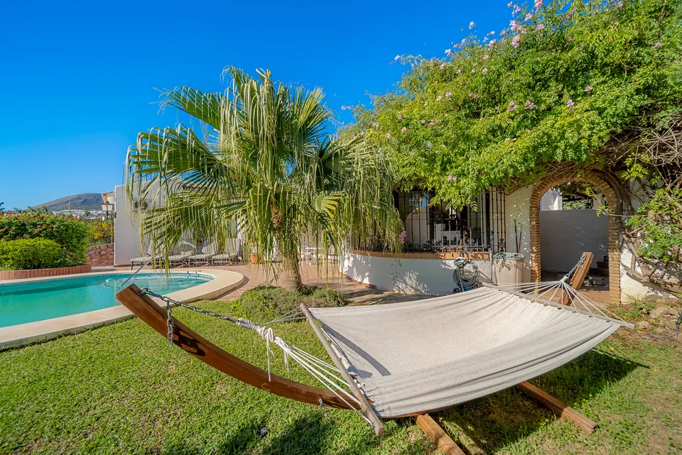 Pool, WL Costa Properties · 2024 · shoot 25