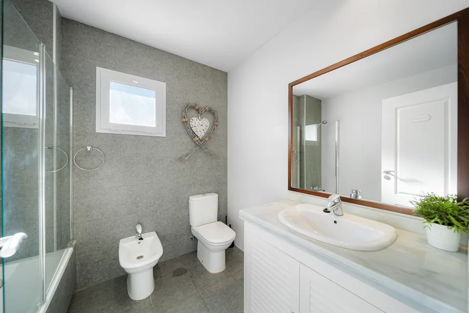 Bathroom, WL Costa Properties · 2024 · shoot 28