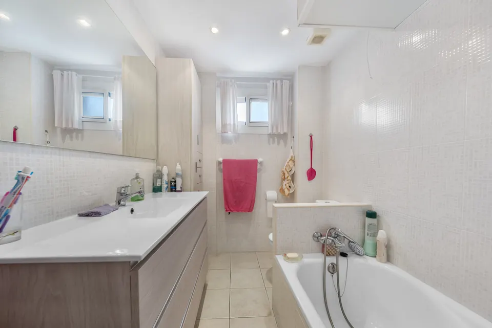 Bathroom, WL Costa Properties · 2024 · shoot 3