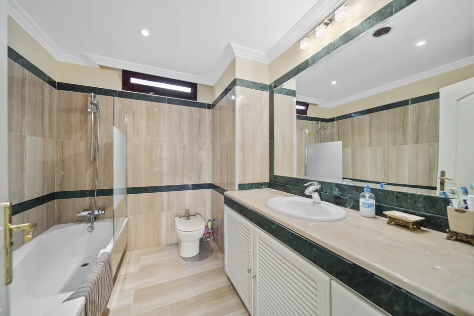 Bathroom, WL Costa Properties · 2025 · shoot 6