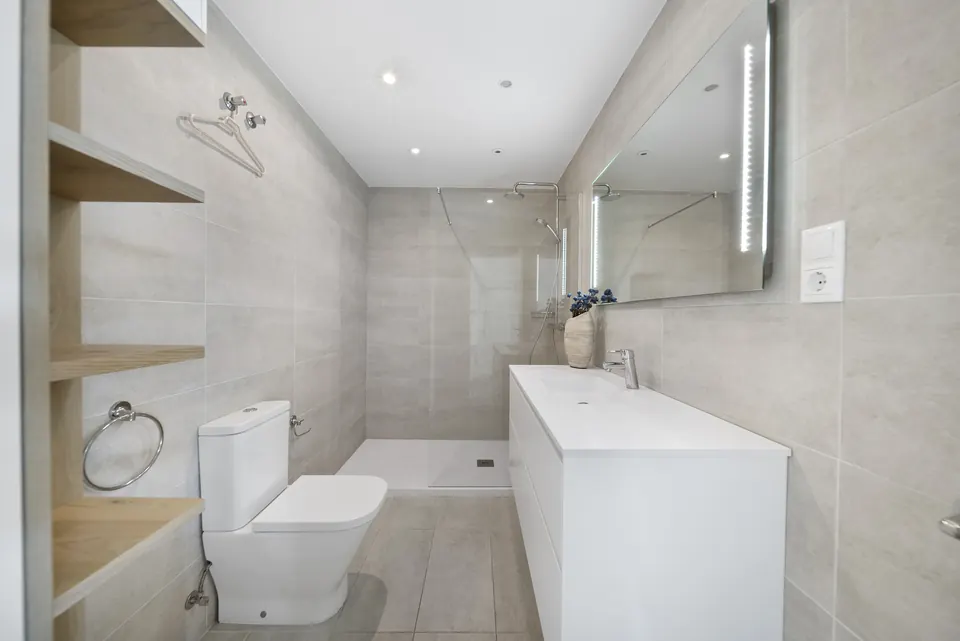 Bathroom, WL Costa Properties · 2025 · shoot 7