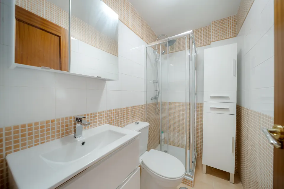 Bathroom, WL Costa Properties · 2025 · shoot 12