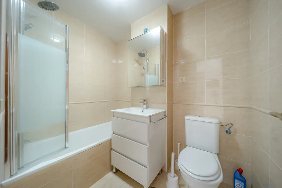 Bathroom, WL Costa Properties · 2025 · shoot 12