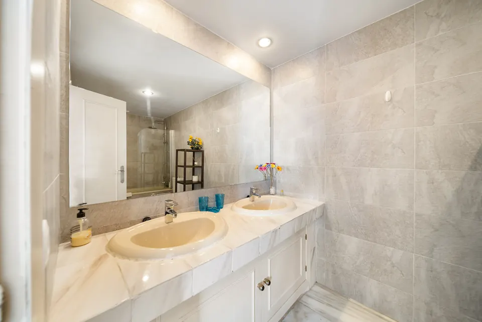 Bathroom, Suncoaster · 2025 · shoot 2