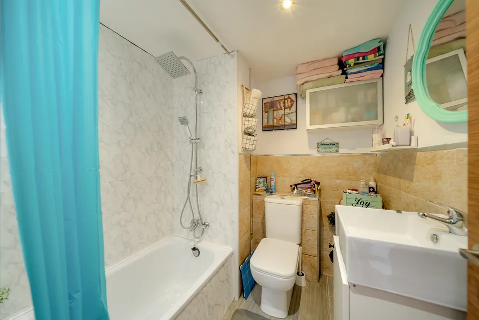 Bathroom, WL Costa Properties · 2025 · shoot 13