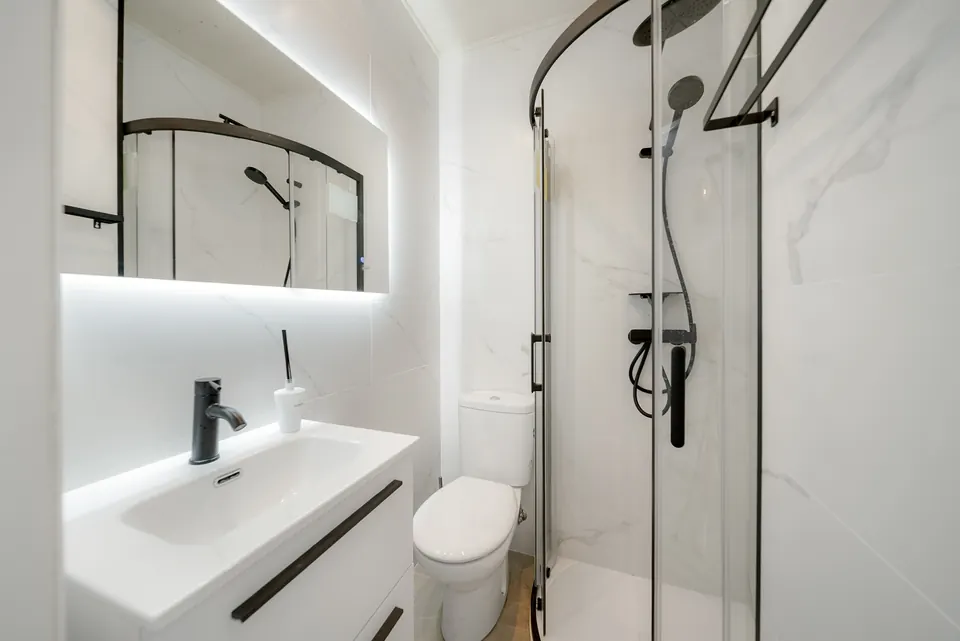 Bathroom, Suncoaster · 2025 · shoot 3