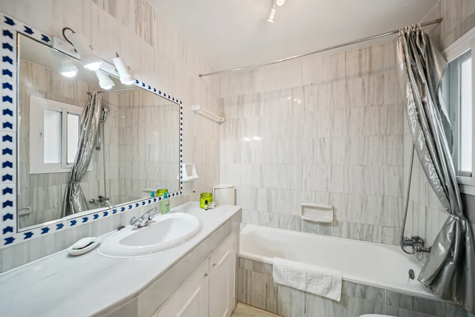 Bathroom, Suncoaster · 2025 · shoot 4