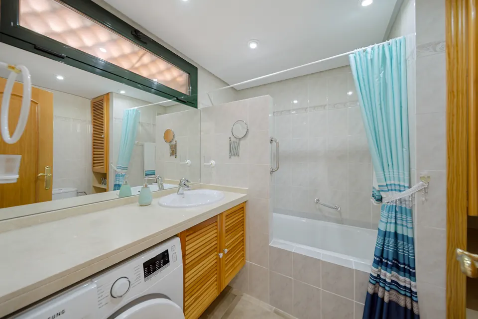 Bathroom, WL Costa Properties · 2025 · shoot 15