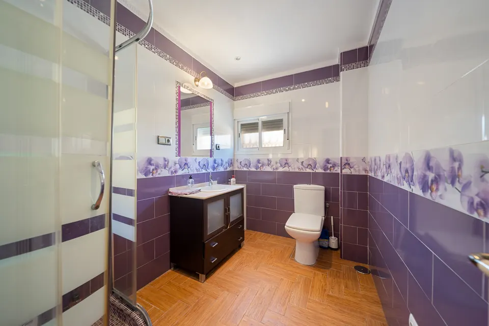 Bathroom, WL Costa Properties · 2025 · shoot 18