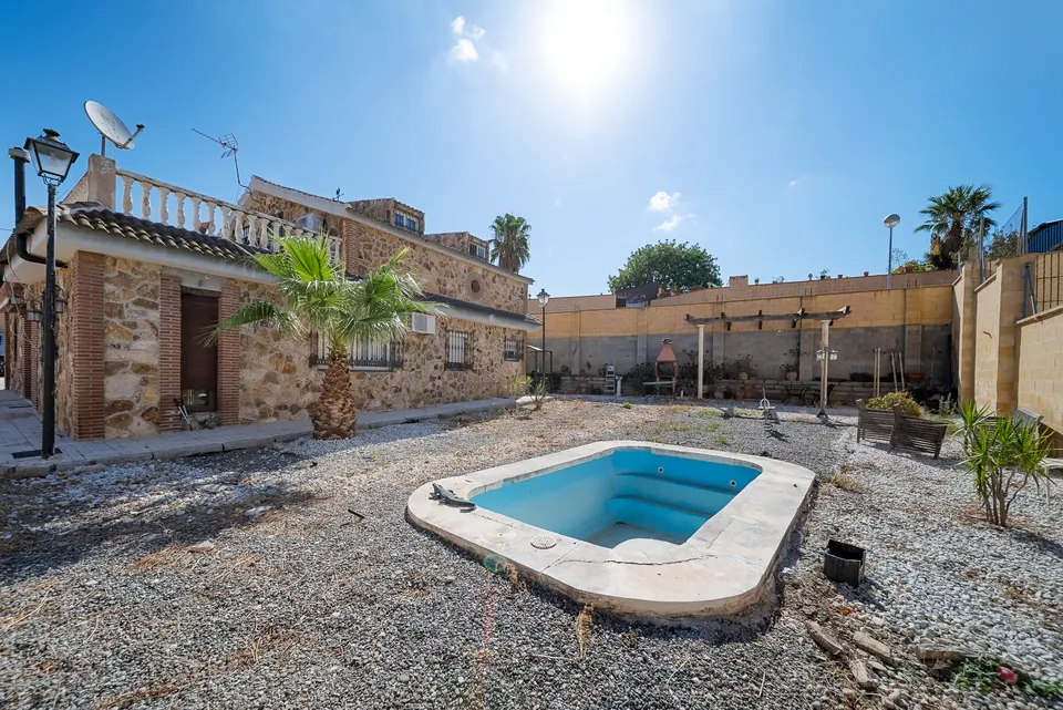 Pool, WL Costa Properties · 2025 · shoot 18