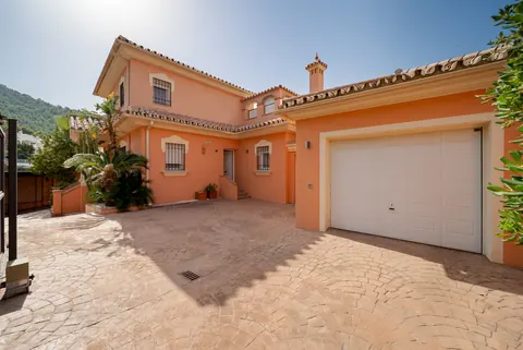 Exterior, WL Costa Properties · 2025 · shoot 19