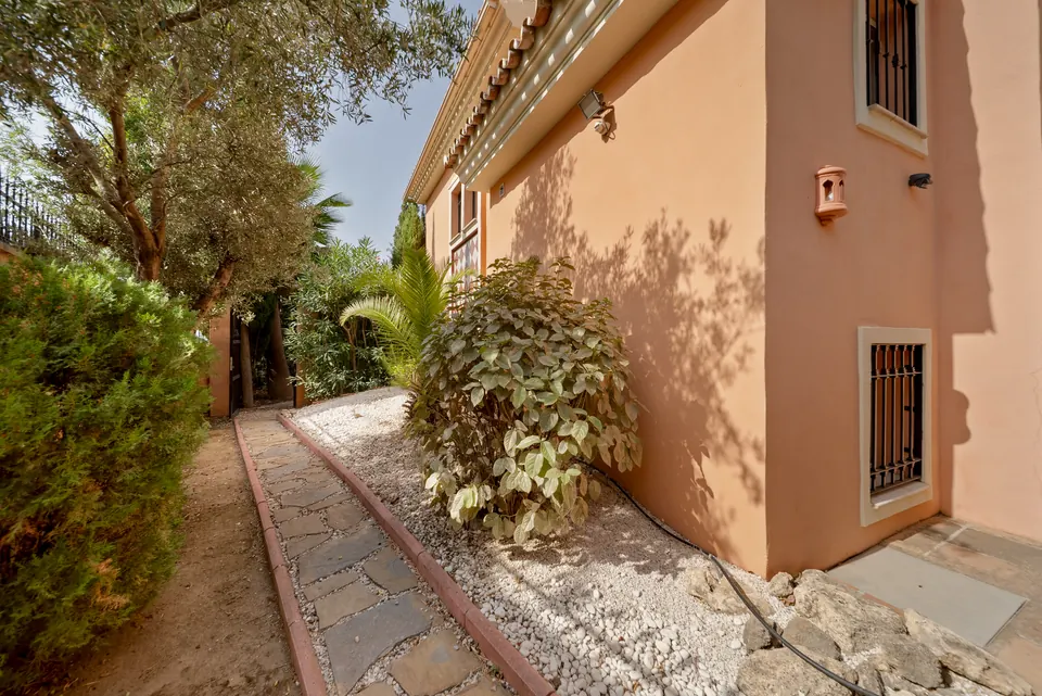 Garden, WL Costa Properties · 2025 · shoot 19