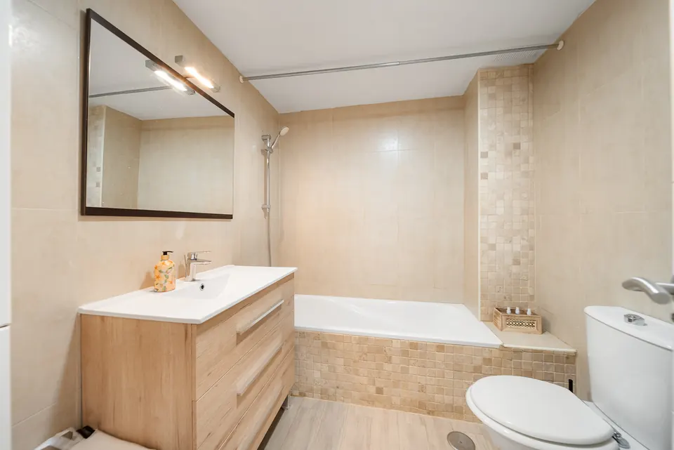 Bathroom, WL Costa Properties · 2025 · shoot 1
