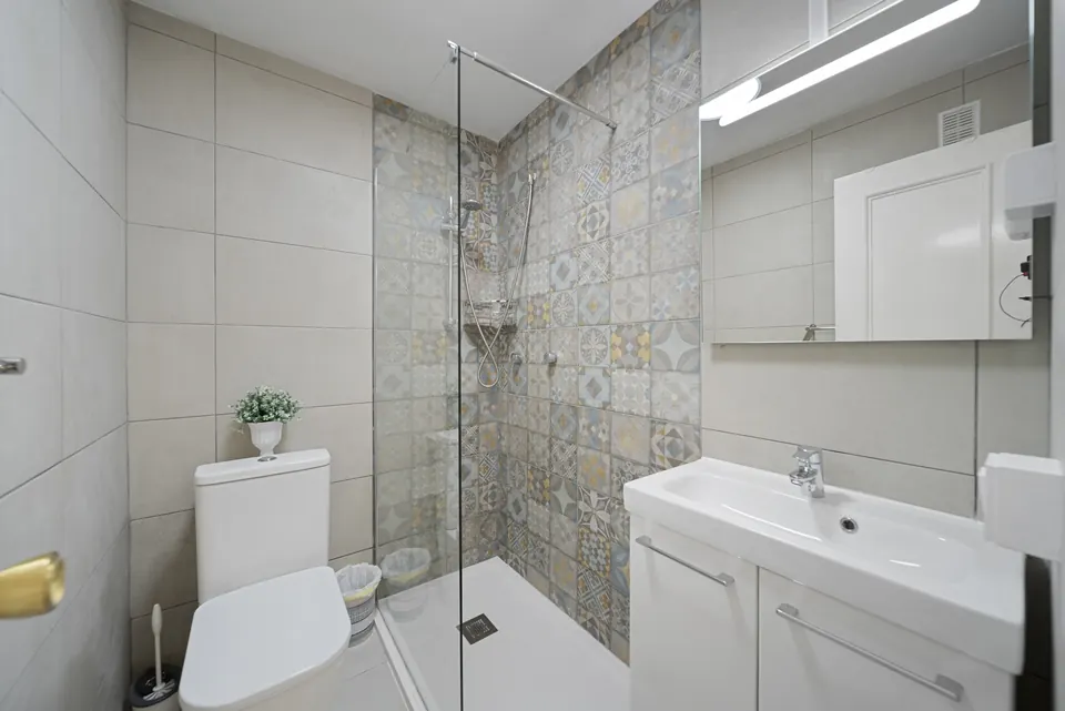 Bathroom, Suncoaster · 2025 · shoot 5