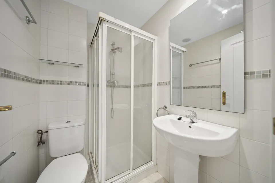 Bathroom, WL Costa Properties · 2025 · shoot 21