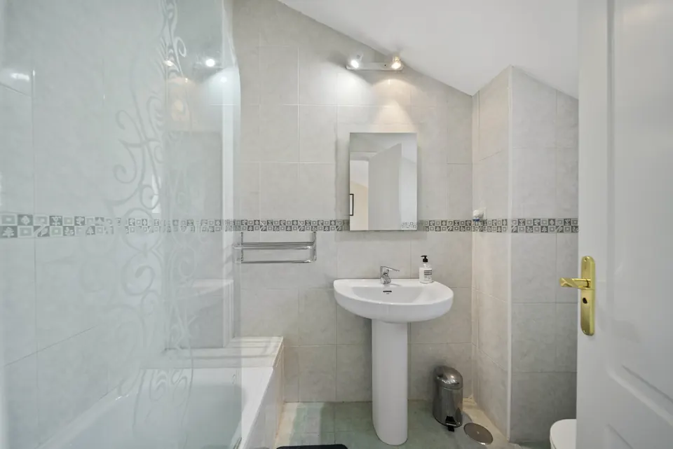 Bathroom, WL Costa Properties · 2025 · shoot 22