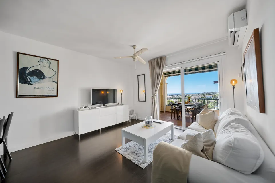 Living room, Suncoaster · 2025 · shoot 6