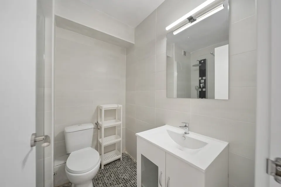 Bathroom, WL Costa Properties · 2025 · shoot 24