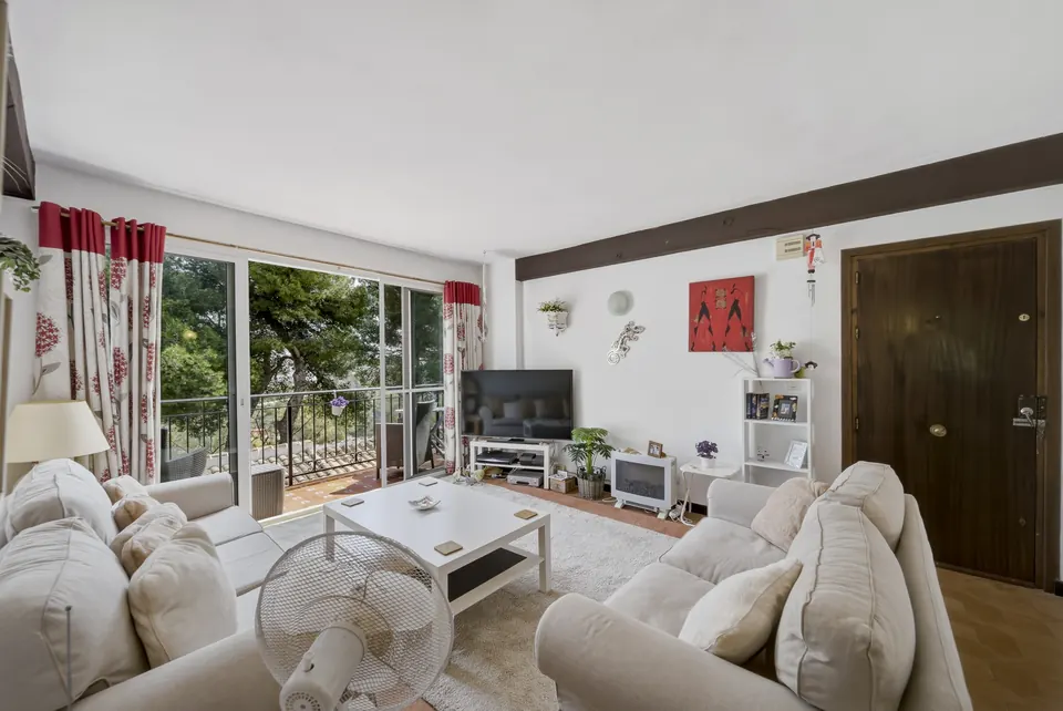 Living room, WL Costa Properties · 2026 · shoot 9
