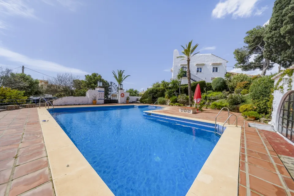 Pool, WL Costa Properties · 2026 · shoot 9