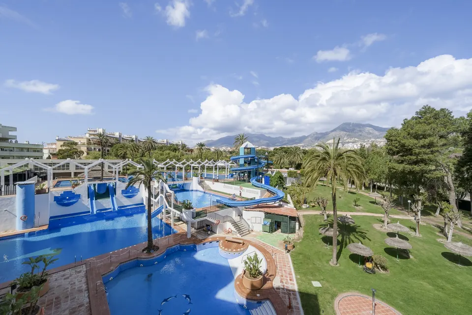 Pool, WL Costa Properties · 2026 · shoot 12