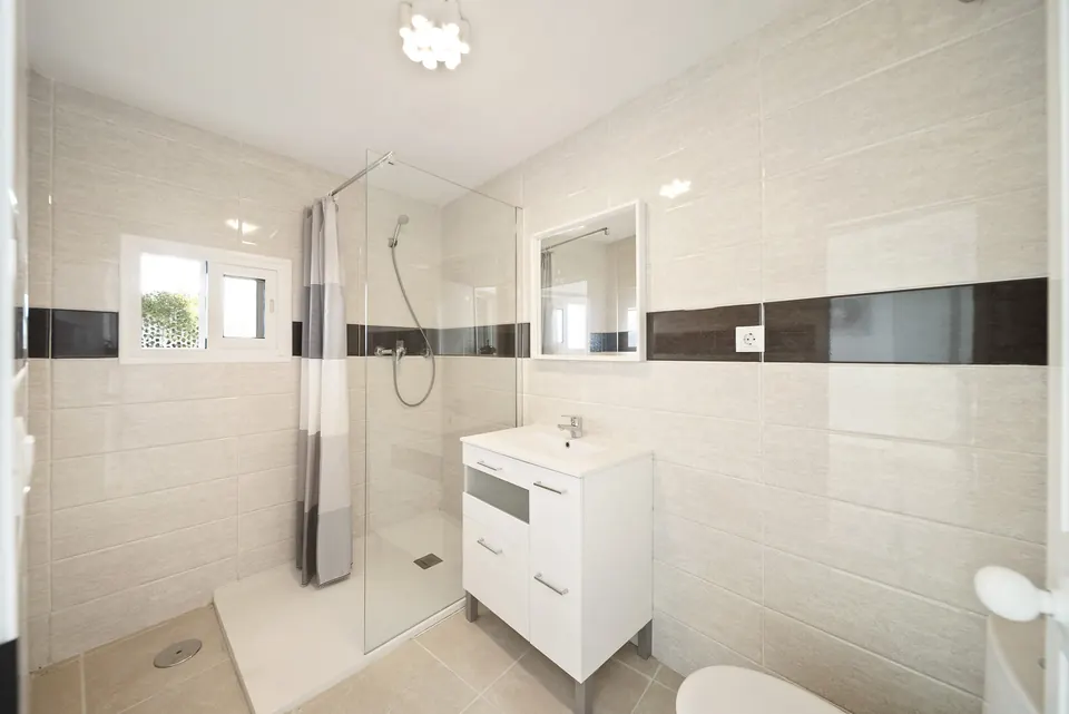 Bathroom, WL Costa Properties · 2026 · shoot 2