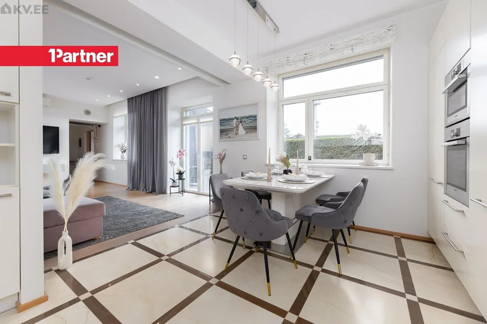 Open plan living and dining, Private owner · 2026