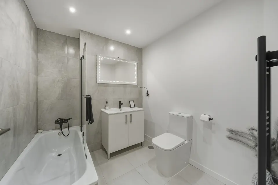 Bathroom, WL Costa Properties · 2026 · shoot 6