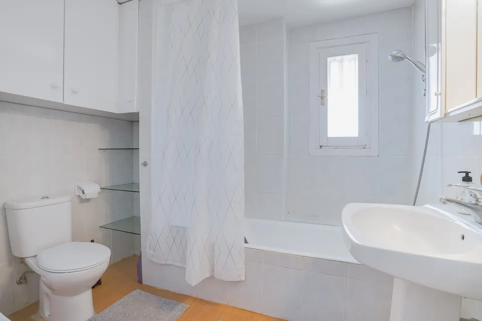 Bathroom, Suncoaster · 2023 · shoot 1