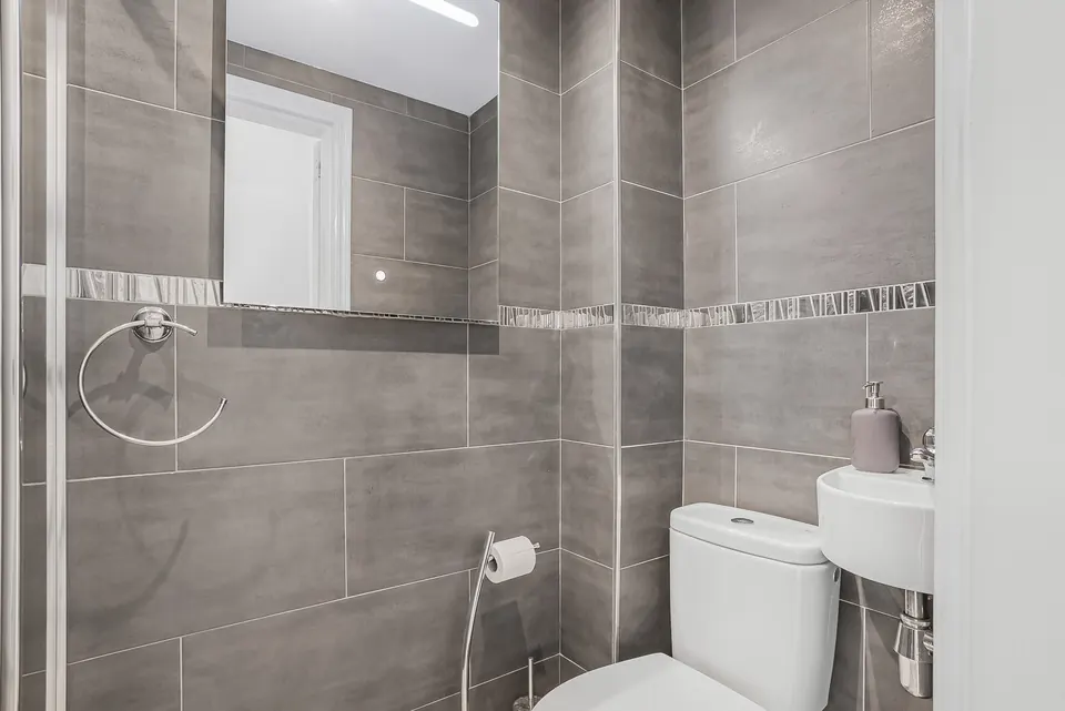 Bathroom, Suncoaster · 2023 · shoot 4
