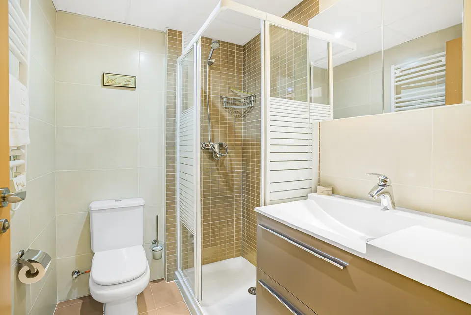 Bathroom, Suncoaster · 2023 · shoot 5