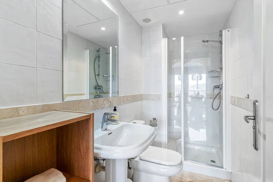 Bathroom, Suncoaster · 2023 · shoot 8
