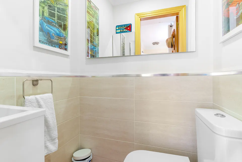 Bathroom, Suncoaster · 2023 · shoot 11