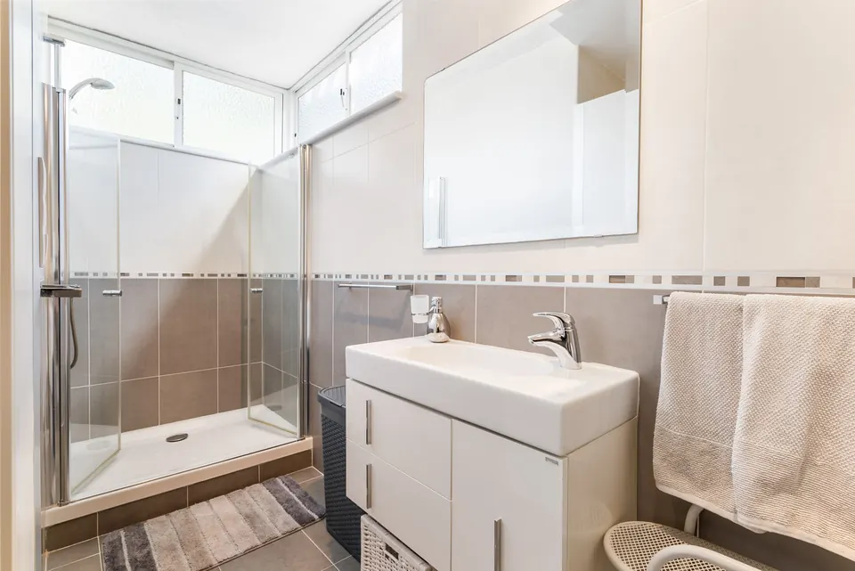 Bathroom, Suncoaster · 2023 · shoot 13
