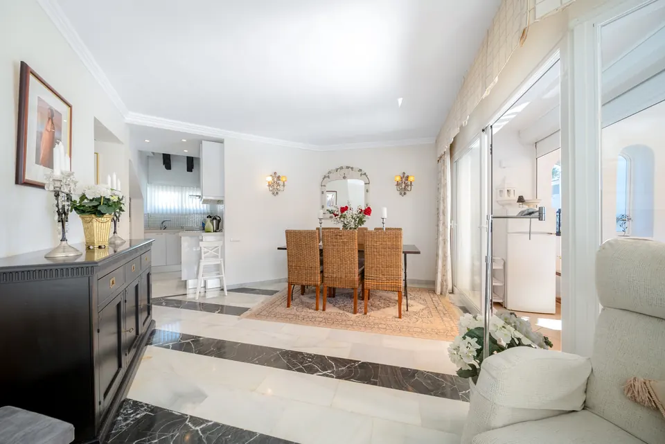 Open plan living and dining, Suncoaster · 2023 · shoot 14